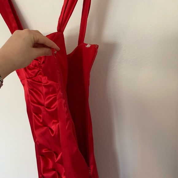 Stunning red party dress - Picture 2 of 5